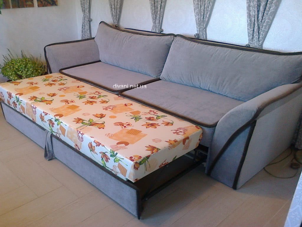 Компактный диван со спальным местом