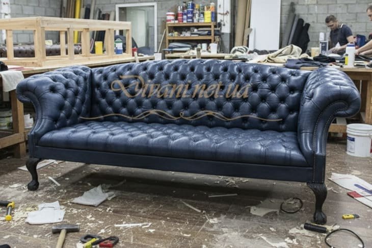 Диван з каретною стяжкою