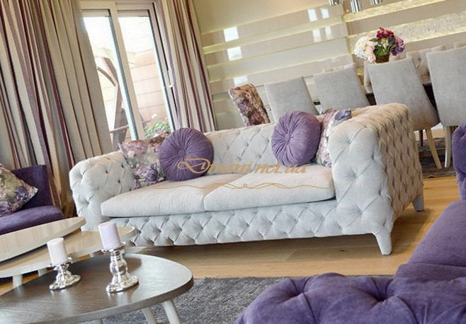белый диван авторский честер с сиреневыми подушками