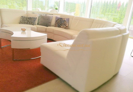 большой белый круглый дизайнерский диван
