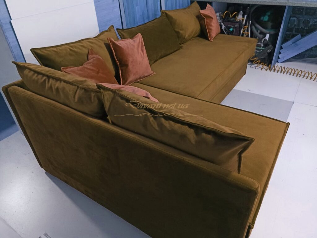 коричневый угловой диван