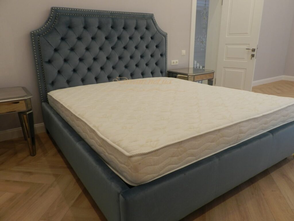 кровать ан заказ в классическом стиле фото  Ирпень