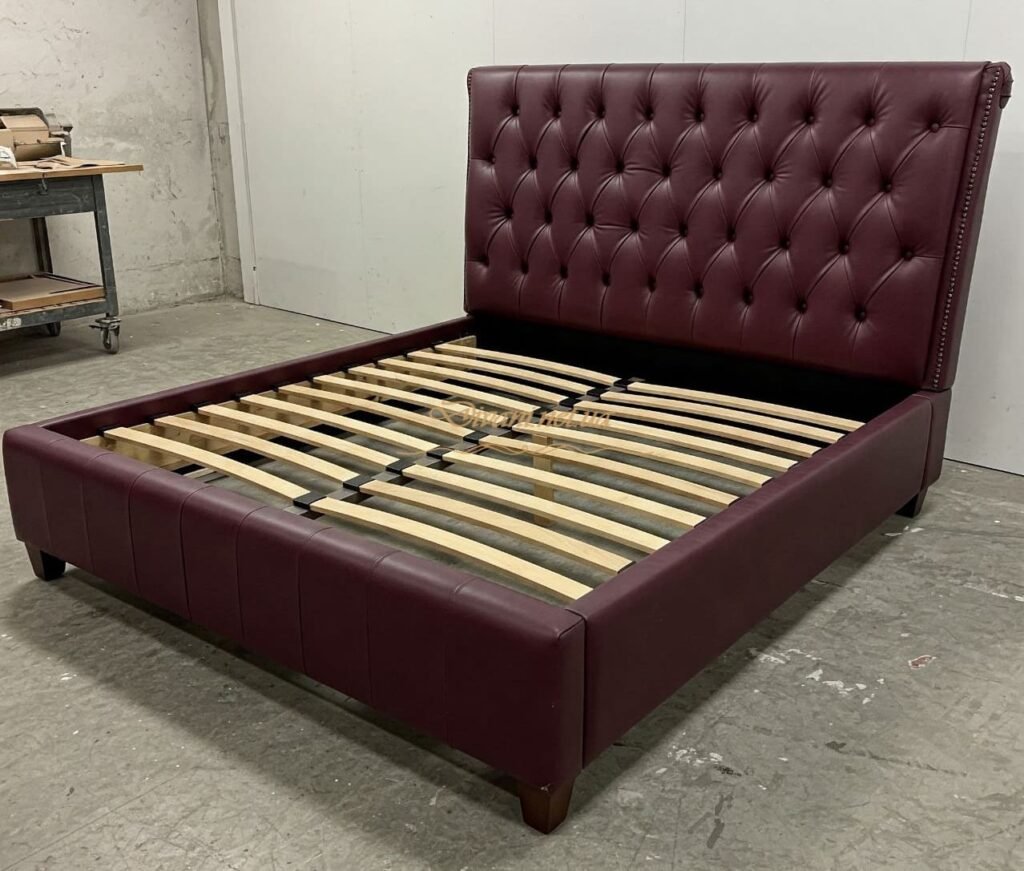 ліжко з рогожки у бежевому кольорі