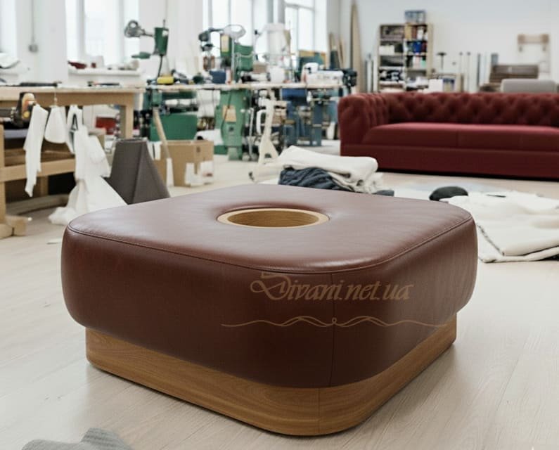 циліндричні пуфи з декоративною строчкою